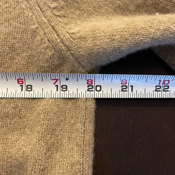 Uniqlo 100% Wool turtleneck - Picture 10 of 10
